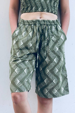 Tropical Green Sunset Zigzag Long Bermuda Shorts